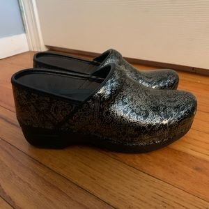 Dansco Clogs